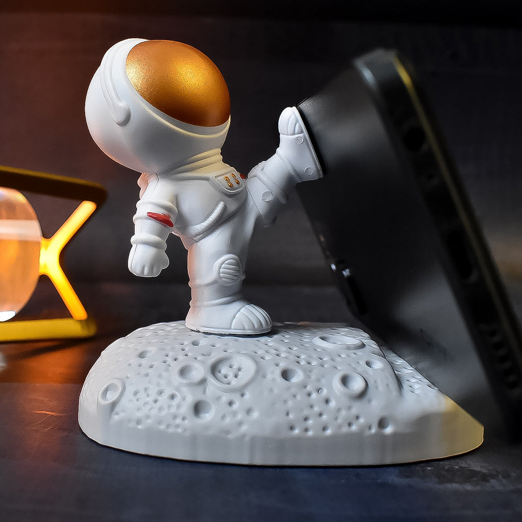 Astronaut Phone Stand – 3D Resin Mobile Holder for Desk & Car Dashboard (1 Pc)